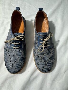 Volks Walkers Leather Lace-Up Shoes US 6-6.5 Comfort Casual Travel Everyday Wear